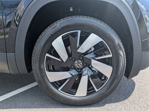 Used 2026 Volkswagen Atlas Cross Sport SE image 11