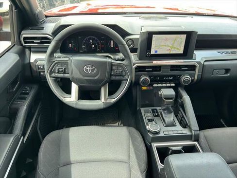 Certified 2025 Toyota Tacoma SR5 AWD/4WD image 17