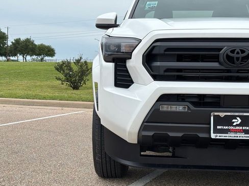Used 2026 Toyota Tacoma SR5 AWD/4WD image 4