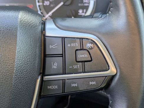 Used 2024 Toyota Highlander LE image 20