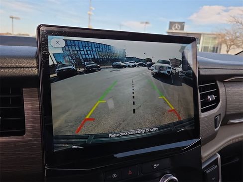 Used 2024 Ford Expedition Limited image 18