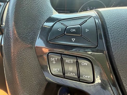 Used 2017 Ford Explorer XLT w/ Equipment Group 202A FWD image 19