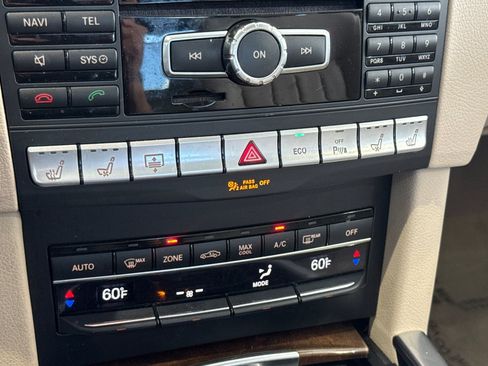 Used 2014 Mercedes-Benz E 350 4MATIC Sedan image 27