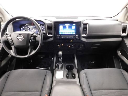 Used 2024 Nissan Frontier SV image 19