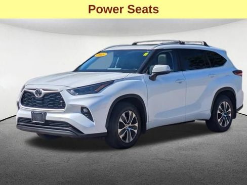 Used 2023 Toyota Highlander XLE AWD/4WD image 10