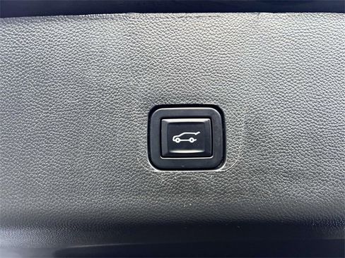 Certified 2023 Chevrolet Traverse Premier w/ LPO, 'HIT The Road' Package image 10