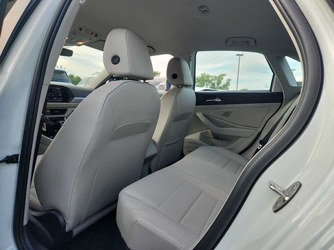 Used 2024 Volkswagen Jetta SE FWD image 10
