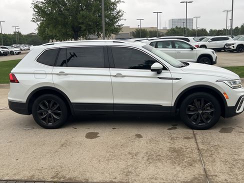 Certified 2023 Volkswagen Tiguan SE w/ Panoramic Sunroof Package FWD image 10