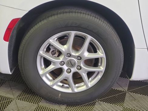 Used 2023 Chrysler Pacifica Touring-L FWD image 5