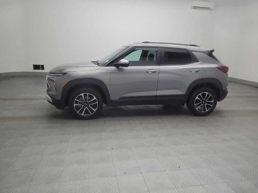 Used 2025 Chevrolet TrailBlazer LT AWD/4WD image 2