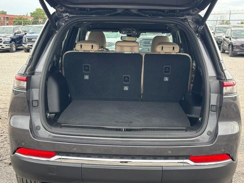 Used 2023 Jeep Grand Cherokee Limited w/ Trailer Tow Prep Group (B) AWD/4WD image 11