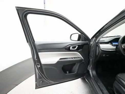 Certified 2022 Jeep Compass Limited image 27