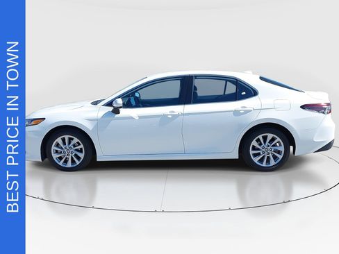 Used 2023 Toyota Camry LE image 8