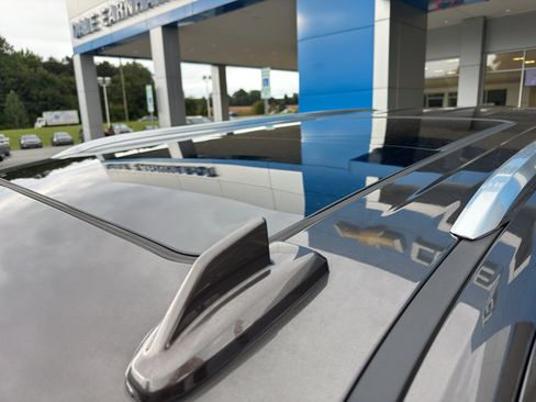 Used 2021 Chevrolet Tahoe Premier w/ Premium Package image 10