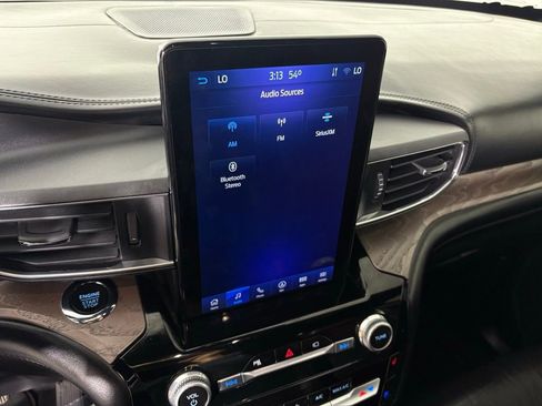 Used 2022 Ford Explorer Platinum w/ Premium Technology Package image 30