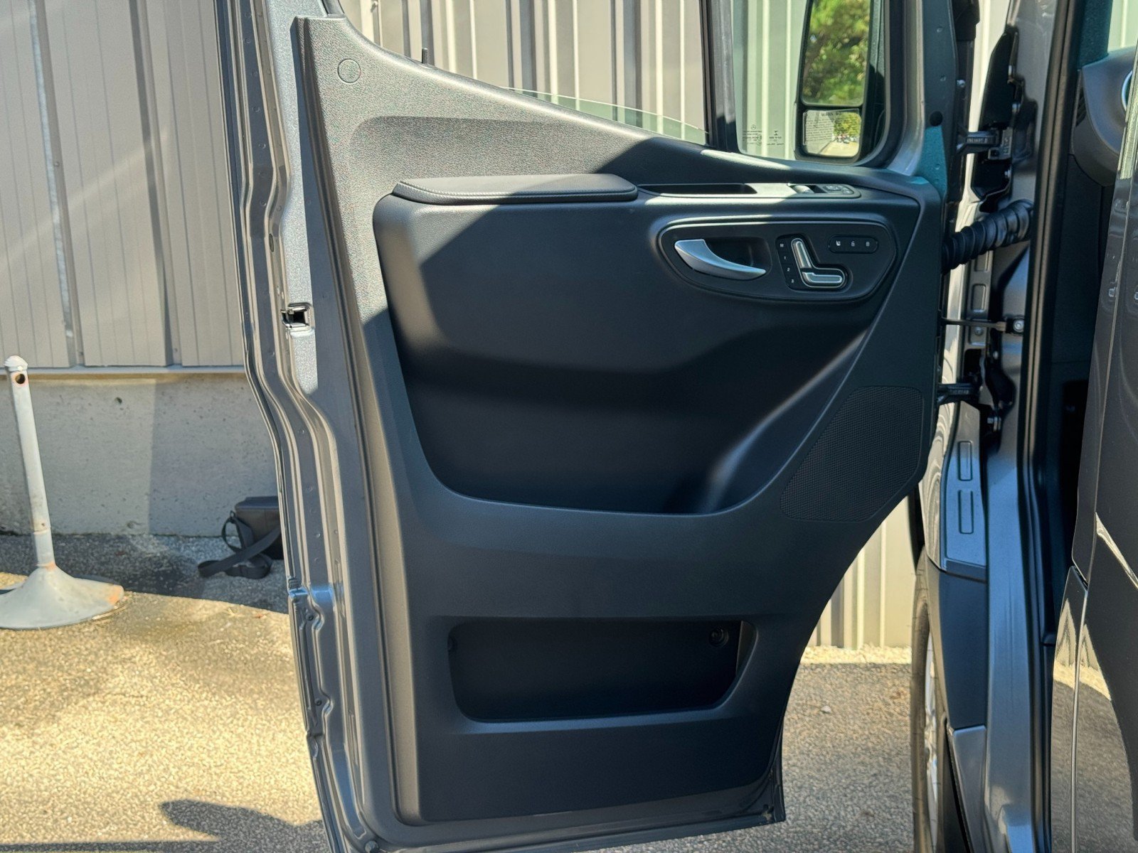 Used 2023 Mercedes-Benz Sprinter 2500 image 42