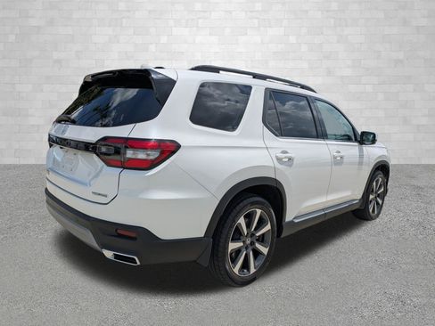 Used 2023 Honda Pilot Touring image 2