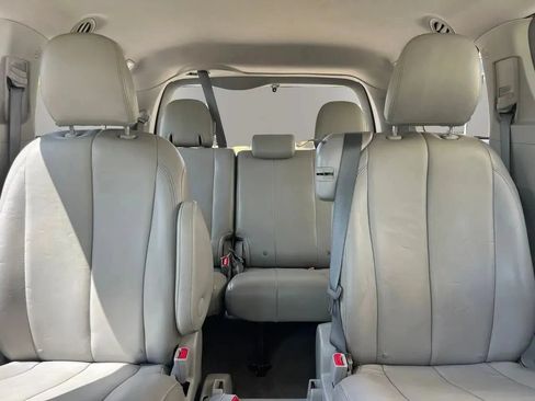 Used 2013 Toyota Sienna LE FWD image 40