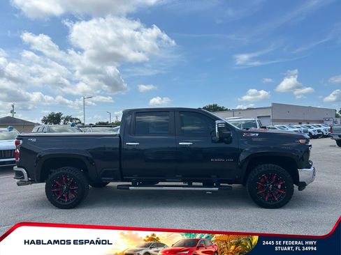 Used 2024 Chevrolet Silverado 2500 LT AWD/4WD image 4