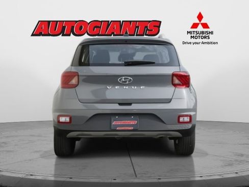 Used 2021 Hyundai Venue SEL w/ Premium Package image 5