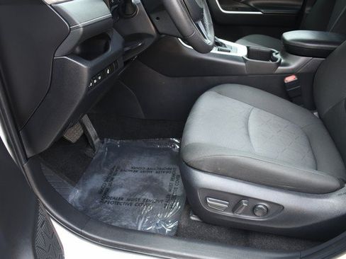 Used 2024 Toyota RAV4 XLE AWD/4WD image 15