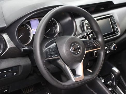 Used 2020 Nissan Kicks S image 11