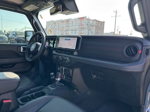 Used 2025 Jeep Gladiator Rubicon w/ Safety Group image 19