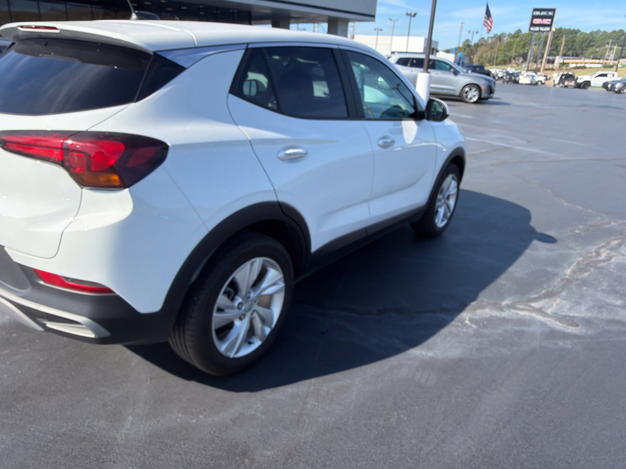 Used 2024 Buick Encore GX Preferred FWD image 4