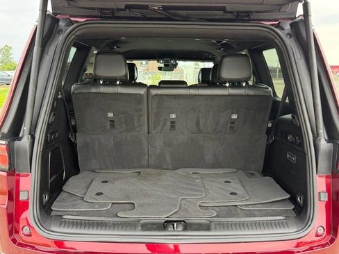 Used 2024 Jeep Wagoneer Series III AWD/4WD image 4