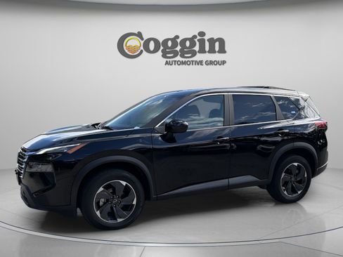 Used 2024 Nissan Rogue SV image 1