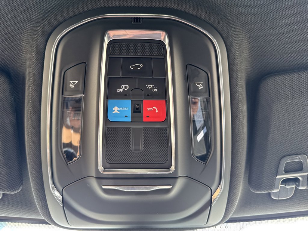 Certified 2025 Jeep Grand Cherokee Altitude AWD/4WD image 19