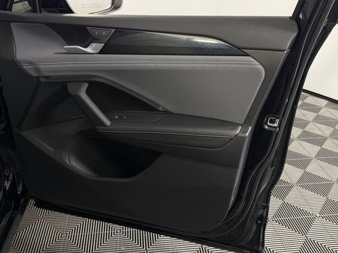 Used 2025 Volkswagen Tiguan SE R-Line image 31