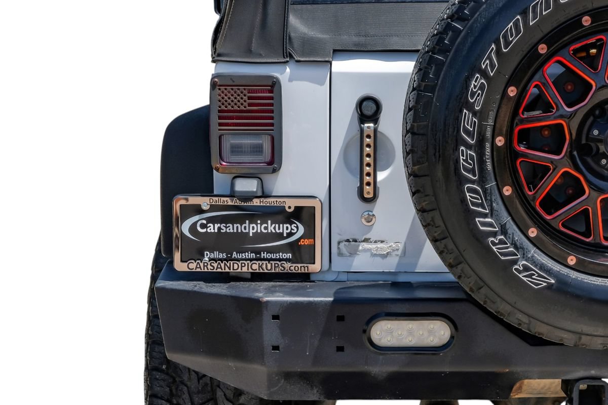 Used 2016 Jeep Wrangler Unlimited Sahara w/ Connectivity Group AWD/4WD image 49