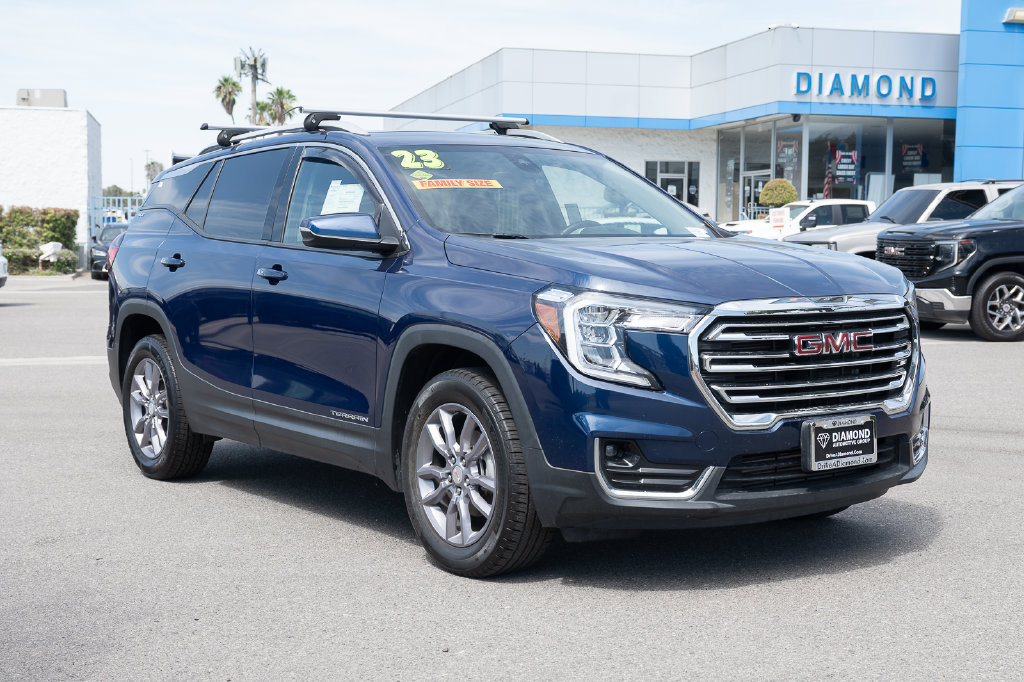 Used 2023 GMC Terrain SLT AWD/4WD image 1