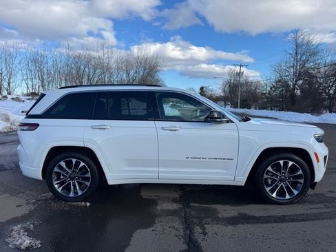 Used 2024 Jeep Grand Cherokee Overland w/ Trailer Tow Package AWD/4WD image 5