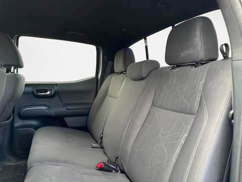 Used 2017 Toyota Tacoma TRD Sport w/ Tow Package (A/T) AWD/4WD image 13