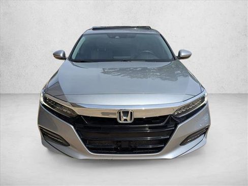 Used 2018 Honda Accord Touring image 2