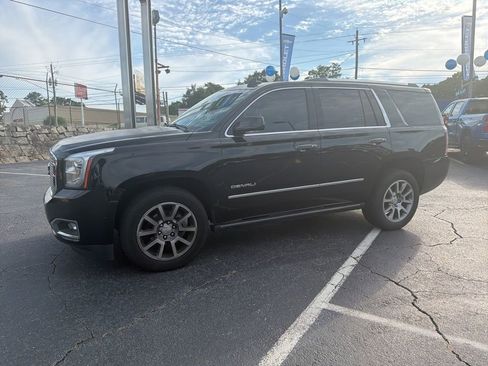Used 2017 GMC Yukon Denali w/ Open Road Package AWD/4WD image 3