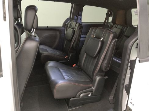 Used 2018 Dodge Grand Caravan GT FWD image 18