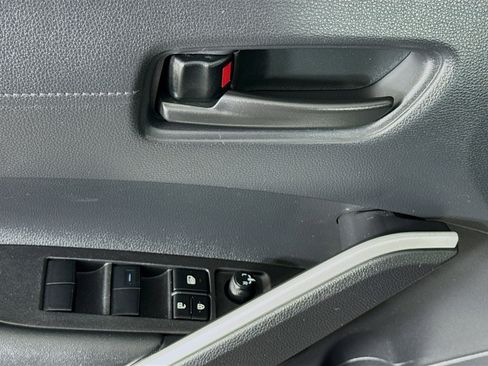 Used 2024 Toyota Corolla Cross AWD Hybrid image 23