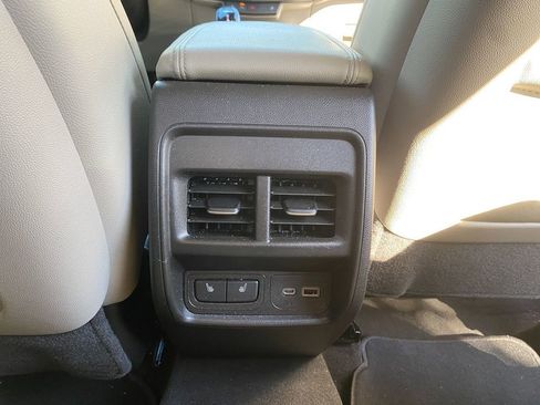 Used 2021 Cadillac XT4 Luxury w/ Cold Weather Package image 27