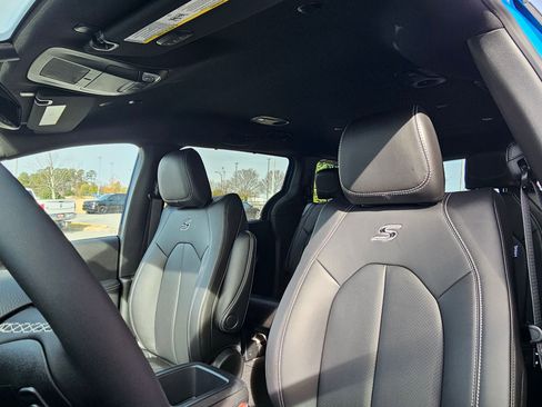 New 2026 Chrysler Pacifica Select image 19