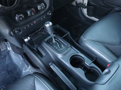 Used 2017 Jeep Wrangler Freedom Edition image 32