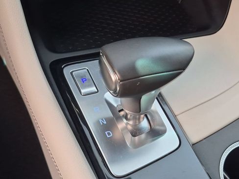 Used 2025 Genesis G70 2.5T RWD image 20