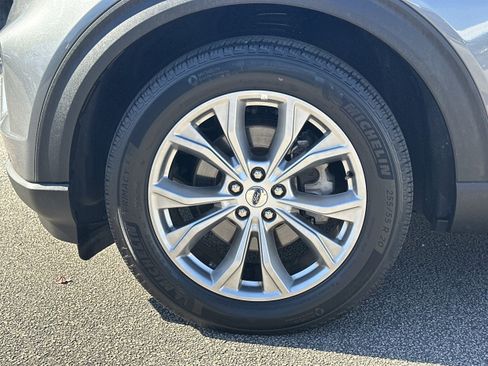 Used 2023 Ford Explorer Limited image 11