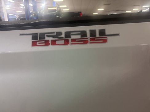 Used 2021 Chevrolet Silverado 1500 LT Trail Boss image 4
