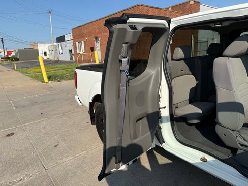 Used 2020 Nissan Frontier S RWD image 22