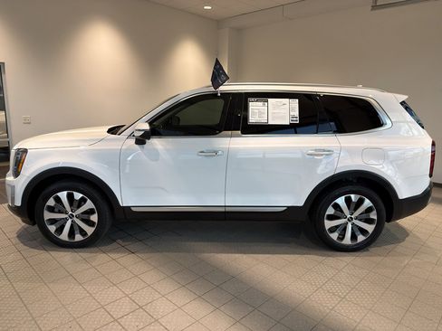 Used 2022 Kia Telluride S image 2