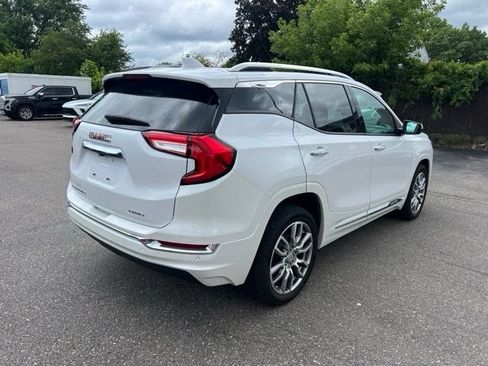 Used 2024 GMC Terrain Denali w/ Denali Premium Package AWD/4WD image 5