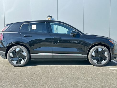 New 2025 Volvo EX30 Plus w/ Protection Package Premier image 6